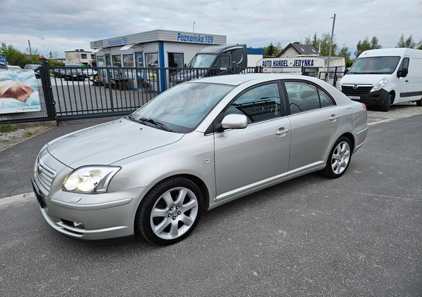 Toyota Avensis cena 15900 przebieg: 175000, rok produkcji 2006 z Gniezno małe 232